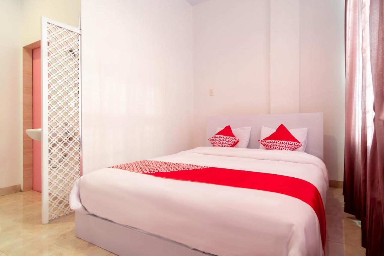 Oyo 1557 Bungas Guest House Медан Екстериор снимка