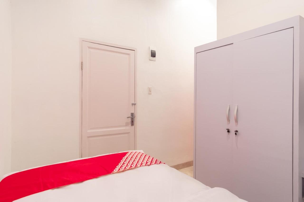 Oyo 1557 Bungas Guest House Медан Екстериор снимка