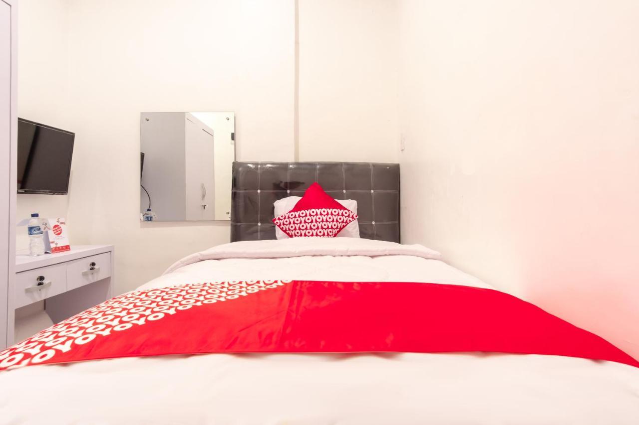 Oyo 1557 Bungas Guest House Медан Екстериор снимка