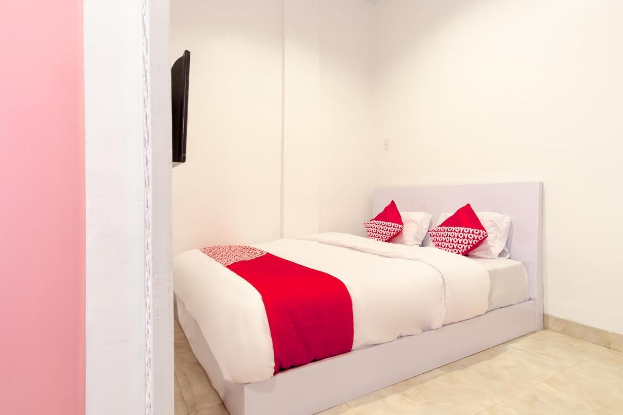 Oyo 1557 Bungas Guest House Медан Екстериор снимка