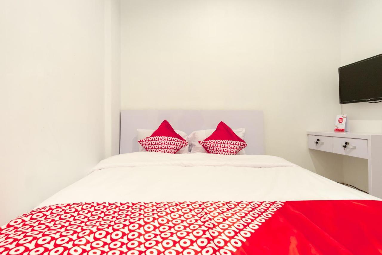 Oyo 1557 Bungas Guest House Медан Екстериор снимка